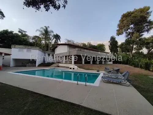 Tg Oprtunidad De Casa En Venta En Cerro Verde, Elegante Y Acogedora Con Hermosa Vista. 23-7688 Tg