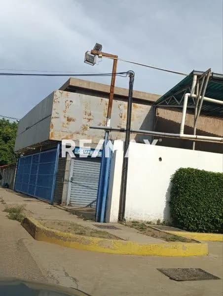 VENTA GALPON CON LOCAL COMERCIAL.