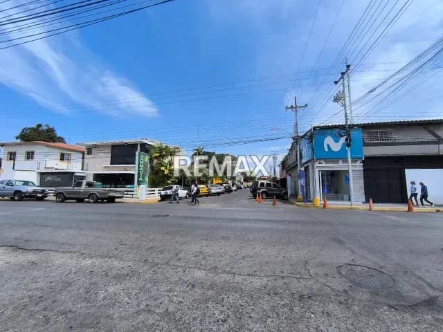 Alquiler Local Comercial. Avenida Santa Rosa. Cumaná, Estado Sucre.