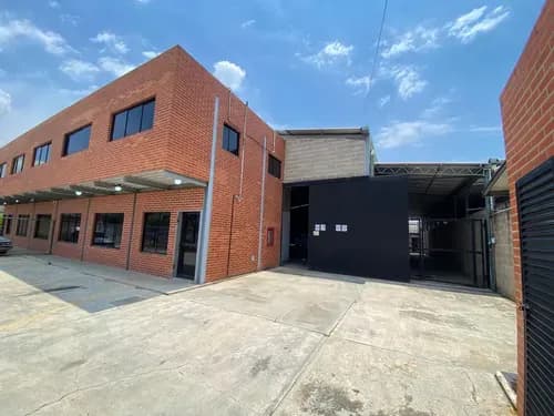 *alquila Excelente Galpon Industrial* 178385 En Carretera Nacional Guacara-los Guayos Con Vista Y Acceso Directo A La Autopista Regional Del Centro En Ambas Direcciones. Con Una Edificación