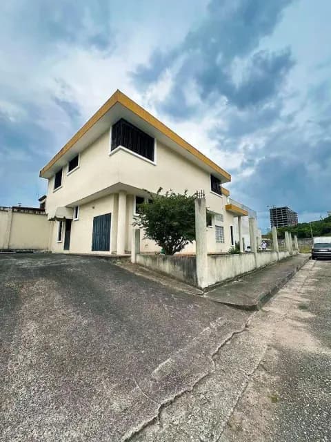 Venta De Casa URBANIZACIÓN LOS PINOS Sector La Guayana