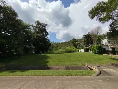 Terreno En Venta En Urb Hato Royal Ls