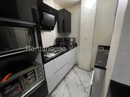 Apartamento Acogedor Y Remodelado En La Residencia San Soucy, Mls #26-21276