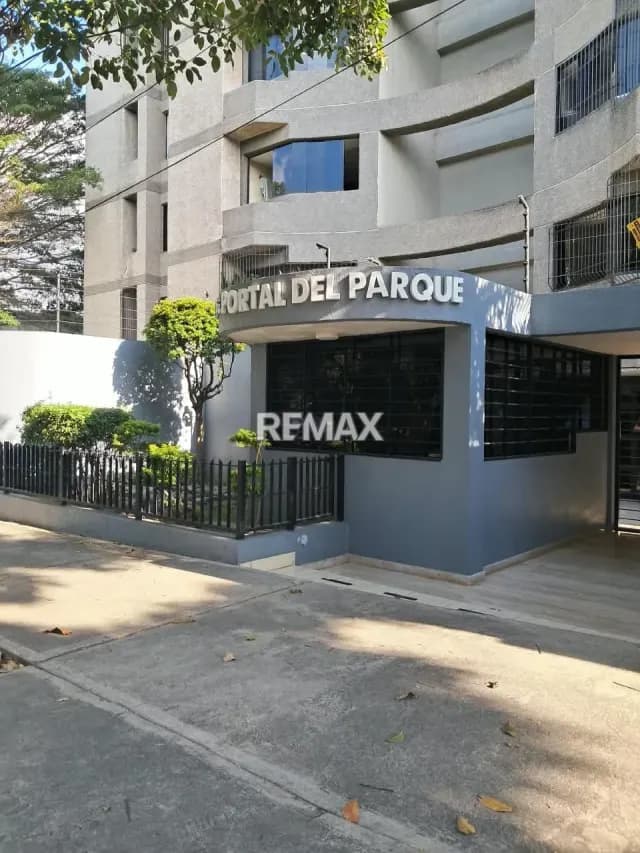 Venta de Excelente Apartamento en El Portal del Parque – Sector Este