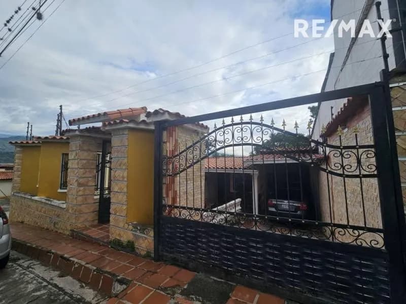 casa a la venta en urbanizacion las lomas