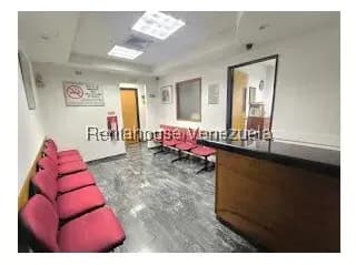 Oficina En Venta En Sabana Grande En Torre Solano Oportunidad / Rf