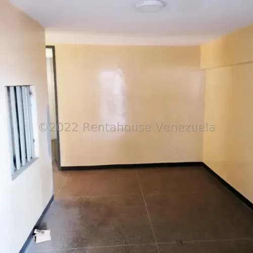 Alquilo Solo Para Carga Liviana Todo El Piso 4 De 700 Mts2 La Urbina !!! Con Planta Electrica Y Vigilancia Privada Las 24 Horas !! *lo