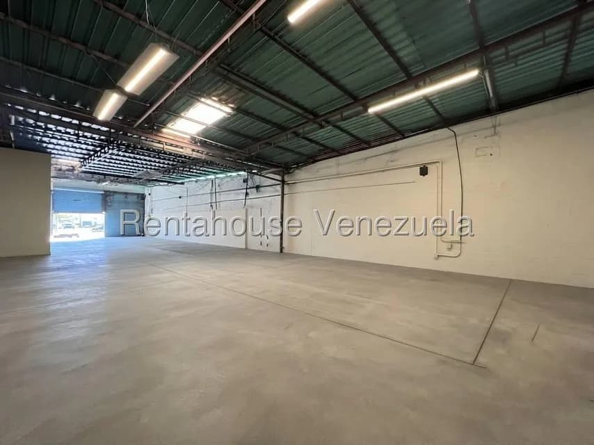 Comercial (Industrial) en Alquiler en Centro, Aragua
