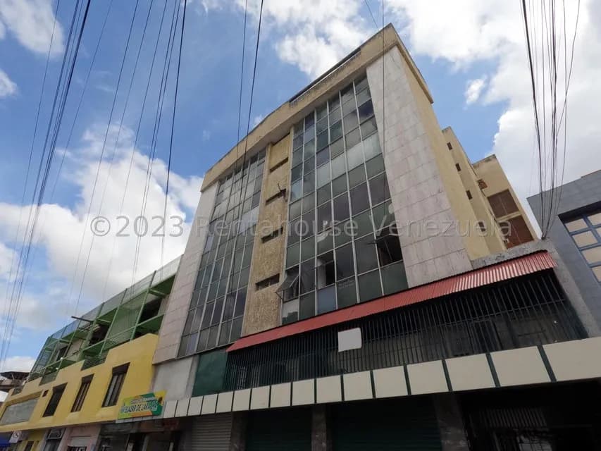 Comercial (Edificio) en Venta en Centro, Lara