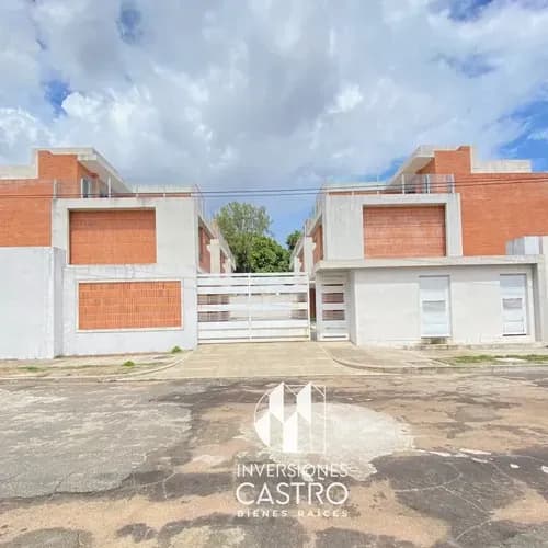 En Venta: Excelente Townhouse En Obra Gris, Ubicado En: Urb. Campo B De Ferrominera, Conjunto Residencal Lomas Del Campo.