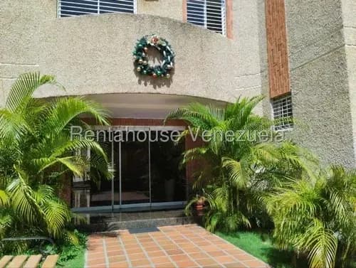 Apartamento En Alquiler En Urb Zapara