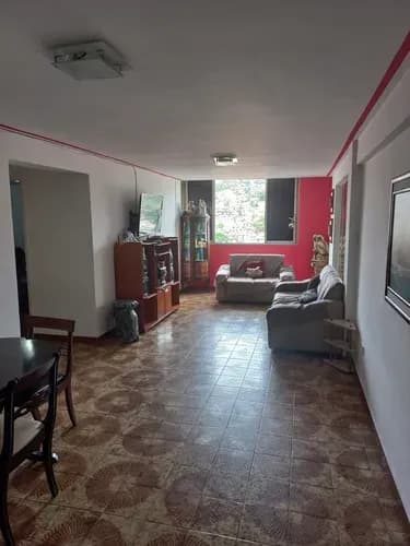 Venta (cliente Directo). Av Tamanaco - El Llanito. Apartamento De 89 Mts2. Tanque De Agua De 1060 Lts. Tiene: 2 Habitaciones + 1 De Serv. + 2 Baños + 1 P/estacionamiento. Milthonhouse53