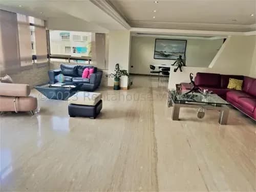 Agp Apartamento En Venta, Calle Ciega En Urb. Miranda, Piso Bajo Con A/a Central, Agua Constante 26-1229 Ys