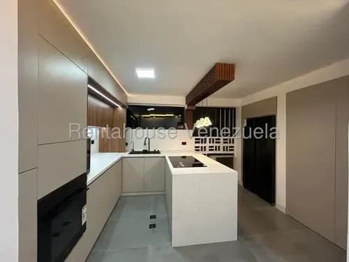 Espectacular Apartamento En El Boulevard Del Cafetal Remodelado Tuberías, Electricidad A Estrenar, Listo Para Llegar Con Tus Maletas 26-20834 Js