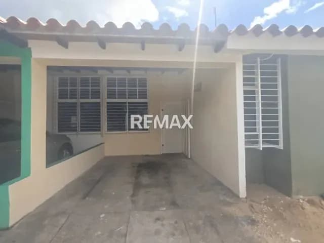 Venta de casa en Condominio Jardines 1B, Palma Real. Un espacio impecable en la Zona Norte