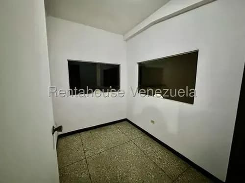 Alquiler Local Comercial De 220 Metros Con Excelente Visibilidad En La Avenida Venezuela Barquisimeto Asesora Mehilyn Perez