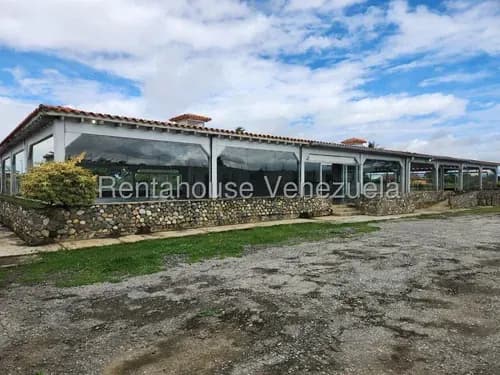 Maritza Vende Rancho. Descubre Estos Lujosos Salones. Un Espacio Versátil Y Elegante Que Puede Funcionar Como Salón De Fiestas, Iglesia O Lugar Para Conferencias. Rodeado De La Belleza Natural.