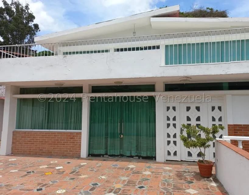 Casa (Multipes Niveles) en Alquiler en Prados del Este, Distrito Metropolitano
