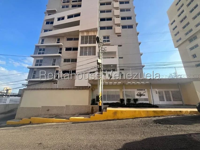 Apartamento (1 Nivel) en Alquiler en La Lago, Zulia