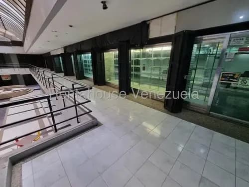 Amplio Local Comercial Situado En Zona De Alto Transito Peatonal. Mls #26-5609