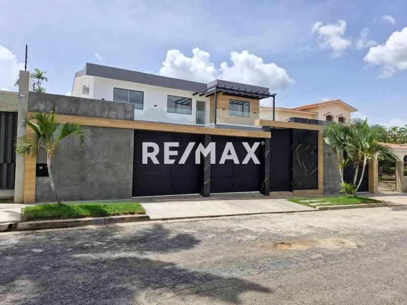 Se vende impecable y moderna casa en la Viña (recién remodelada a estrenar)
