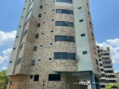 Julio Latouche 26-20120 Apartamento En Alquiler Sabana Larga Valencia, Amplio, Comodo, Totalmente Amoblado Y Equipado, Planta Electrica 100% Y Pozo De Agua.