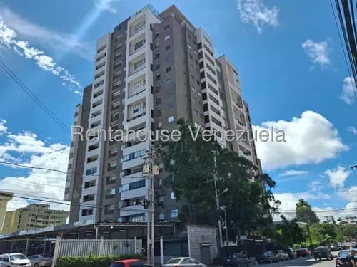 Dennymar, Tiene En Alquiler Este Espectacular Apartamento En El Este De Barquisimeto, Con 145m2, En Impecables Condiciones! Contactame... B6a11847.