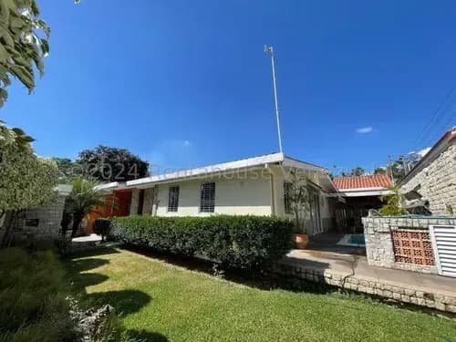 Preciosa Quinta En Venta En El Limón Sector El Piñal Norte En Calle Cerrada, Con Piscina, Parrillera Y Agradable Clima Y Con Todas Las Comodidades 25-7006 Hc