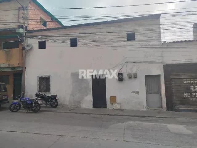 AMPLIA CASA COMERCIAL EN VENTA EN SARRÍA