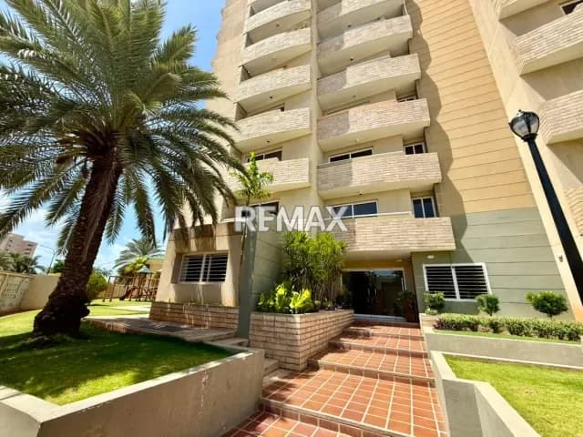 Alquilo apartamento en Lago Country III