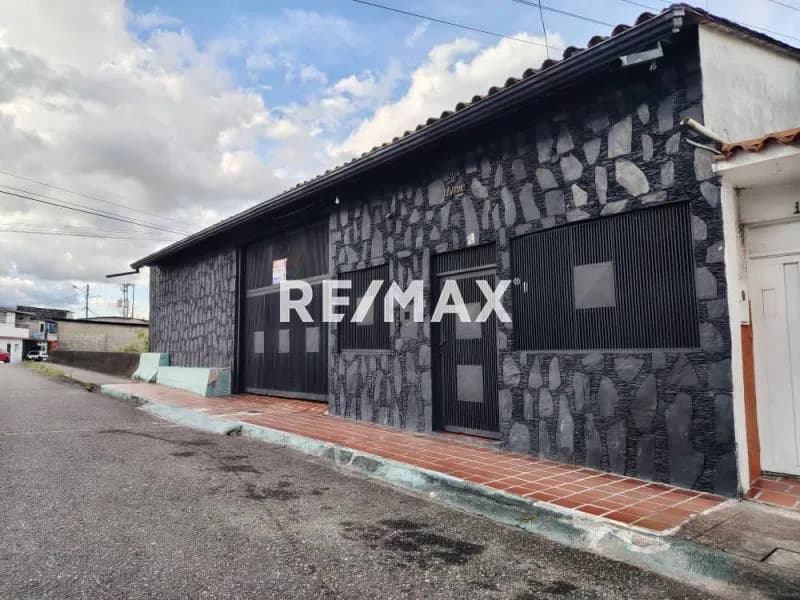 En Exclusiva!!CASA MULTIPROPOSITO Terreno Propio Ubicacion: La Rotaria Barrio la Alianza calle principal adyacente al puente sobre la avenida rotaria.