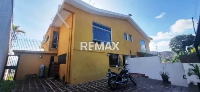 CASA EN VENTA - URB. MIRANDA