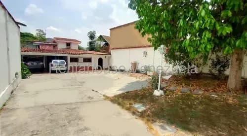 Oportunidad De Inversión Se Vende Amplia Casa En Sector El Piñal, El Limón 26-17929 Hc