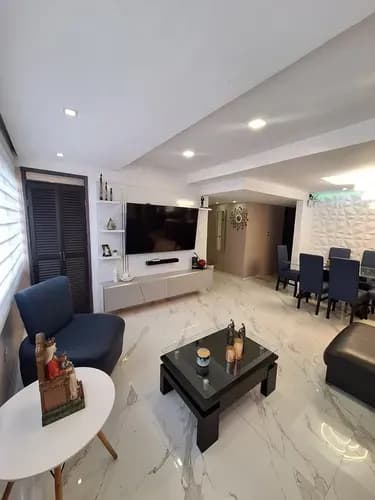 Apto Moderno En Aguja Dorada, Amoblado Y Equipado. Con Terraza Con Vista A Toda La Ciudad.