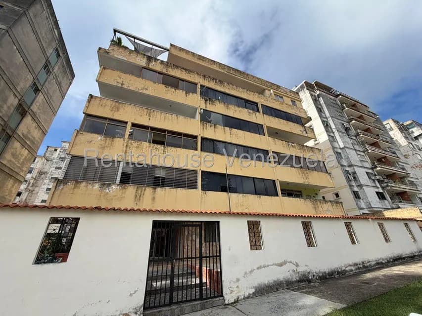 Apartamento (Planta Baja) en Venta en Trigal Centro, Carabobo