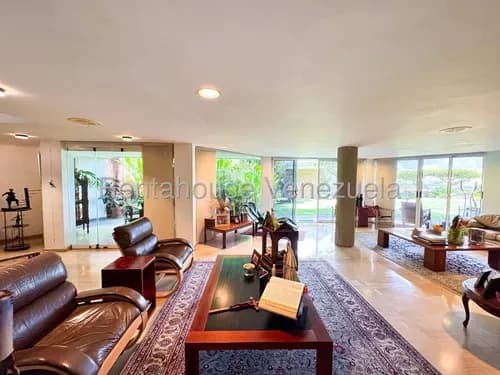 Casa En Venta En Macaracuay, Caracas 26-8785 Yf