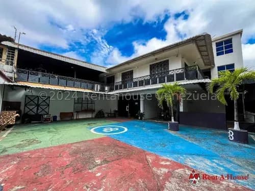 Casa Comercial En Alquiler De 2 Plantas Ideal Para Empresas, Spas, Guarderias, Academias En La Av. Libertador. Carlina M. Alquila