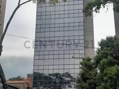 JCC - SE ALQUILA EXCELENTE OFICINA AMOBLADA DE 168 MTS2.