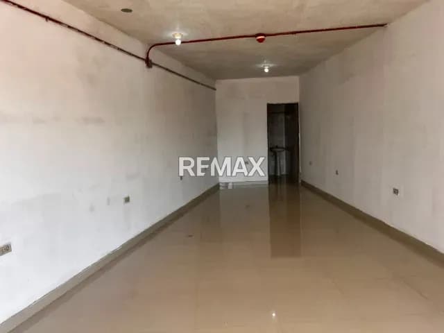 Local en Alquiler. C. C. Sector Pomona Av. Ppal. (Planta Alta L-01)