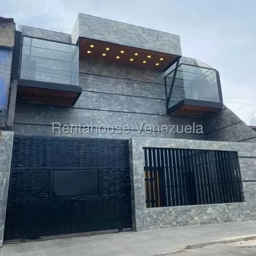 Teresita Luigi Vende Edificio Empresarial Multiproposito, Con Planta 100% , Av. Michelena C/c Branger Tl 26-1833 Abr06