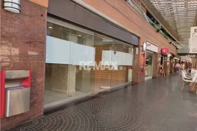 Se Alquila exclusivo Local Comercial de 113 M2 en el Centro Comercial San Ignacio