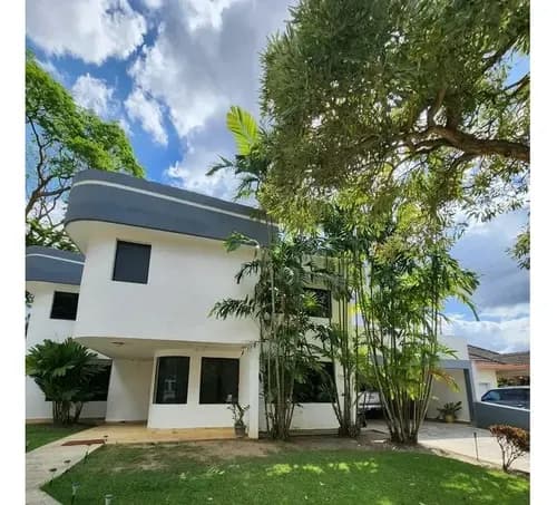 Maria Jose Ramirez Vende Exclusiva Casa Quinta En Villas Laguna Club, Colinas De Guataparo Valencia