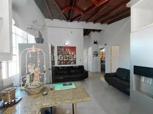 Emg Vende Tonwhouse Moderno En Zona De Av. Juan Bautista Arismendi En Conjunto Privado, Isla De Margarita