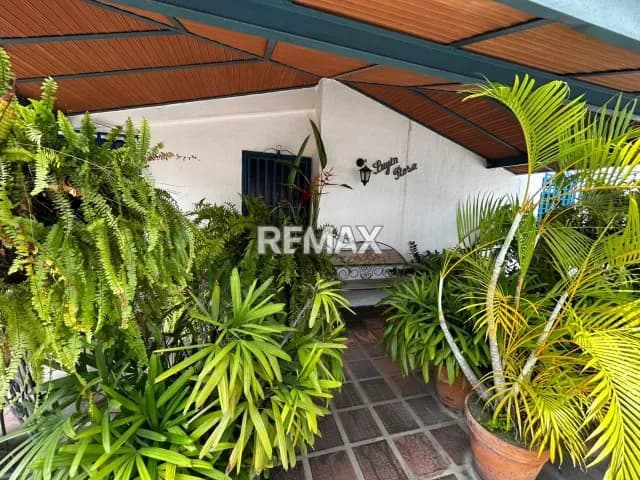 CASA EN VENTA, URB. LOS SAMANES