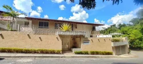 Venta Casa La Trinidad, Urbanización Sorocaima, Acabados De Lujo, Sistemas De Seguridad Y Anexo Independiente.. Mo 26-12654