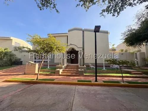 Townhouse En Venta En Urb Doral Norte