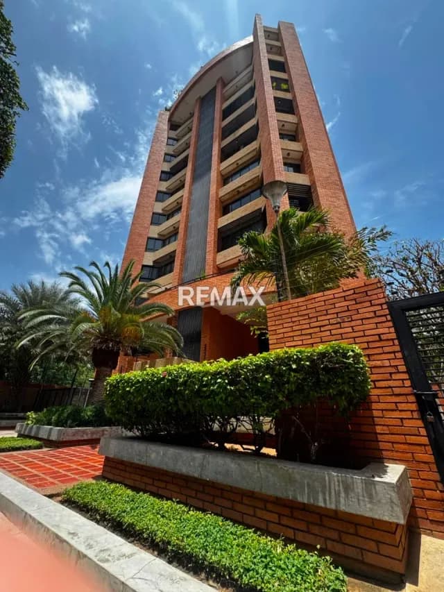 ALQUILO APARTAMENTO EN EDIFICIO PARAISO