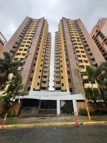Lisbeth Mantilla Vende Apartamento En Res. Bahia Platinum, La Trigaleña, Valencia.