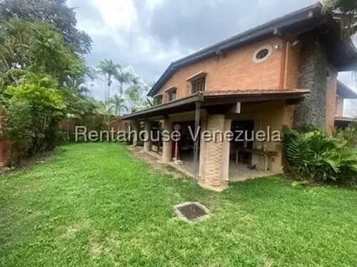 Se Ofrece En Venta Extraordinaria Y Hermosa Casa Quinta Remodelada Ubicada En La Lagunita Country Club