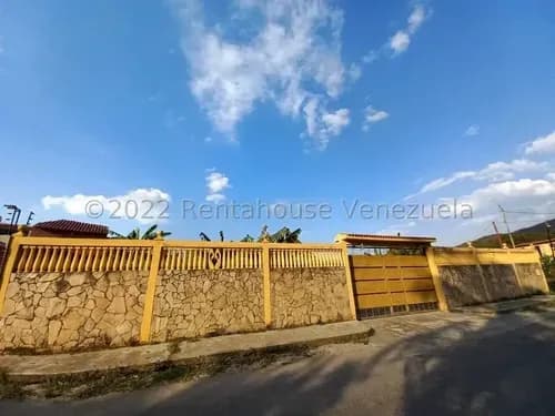 Mp Casa Con Amplio Terreno En Venta. Mini Granja San Diego